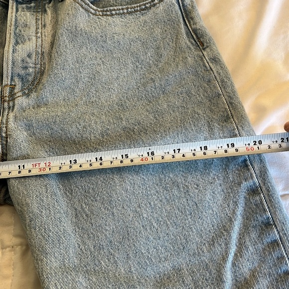 Levi's Premium WEDGIE FIT Light Wash Size 30, High Rise, Straight Leg Distressed - Picture 13 of 17